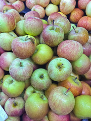red apples