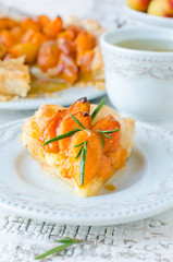Tart with apricot , cheese and honey