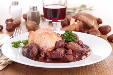 chicken with chestnut and wine sauce