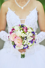 Naklejka premium Bride is holding a wedding bouquet