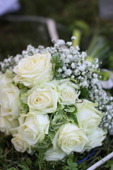 bouquet di rose bianche verde