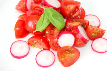 Tomatensalat mit Radieschen
