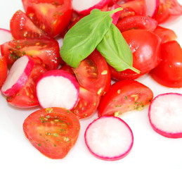 Tomatensalat mit Radieschen