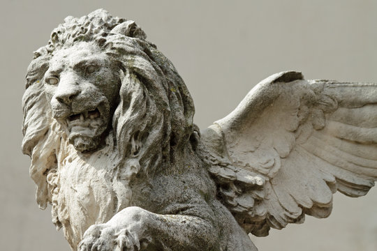 winged venetian lion sculpture
