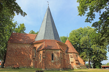Fototapeta na wymiar Oktogonkirche in Ludorf (um 1150, Mecklenburg)