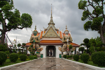 Fototapeta na wymiar Thai temple at Bangkok Wut Arun