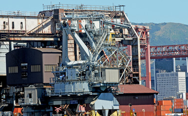 Fototapeta na wymiar portu przemysłowego w Genui