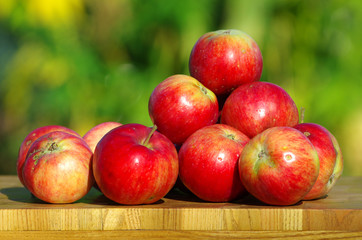 Red apples