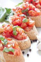 Crostini with tomato, oil, basil and garlic