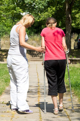 Geh&uuml;bungen mit Kr&uuml;cken