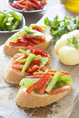 Crostini with red and green pepper