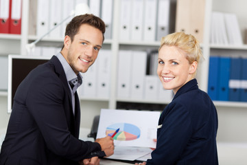junges team im büro