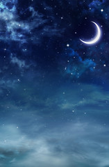 Obraz na płótnie Canvas Nocne niebo z puszyste chmury