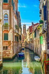Zelfklevend Fotobehang Cityscape van Venetië, waterkanaal, kerk en gebouwen. Italië © stevanzz