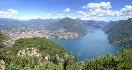 Fototapeta na wymiar Krajobraz Alp nad jeziorem Lugano