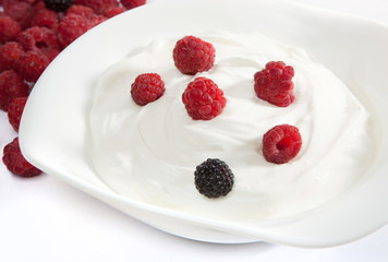 Yogurt with raspberries