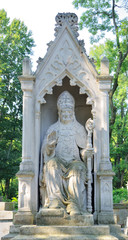Fototapeta na wymiar Starożytna Lychakivskyj cmentarz view (Miasto Lwów, Ukraina)