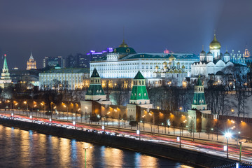 Obraz premium Night view of the Kremlin and the Moscow River