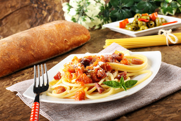 Bucatini all'amatriciana, with bacon, tomato and cheese