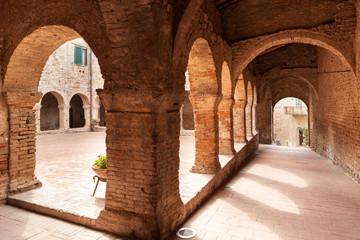 Fototapeta na wymiar klasztor San Francesco, Suvereto, Włochy