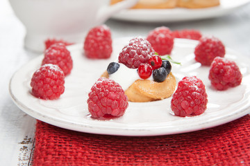 Raspberries mini cake