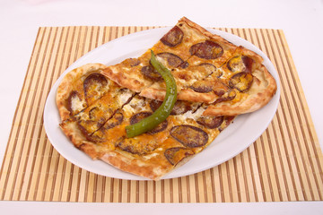 Sucuklu Yumurtalı Pide