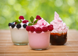 Frozen yogurt with berries