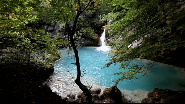 Cascada y lago.Parque de Urbasa-Andia.Navarra.