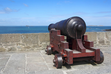 Fototapeta na wymiar medieval cannon2