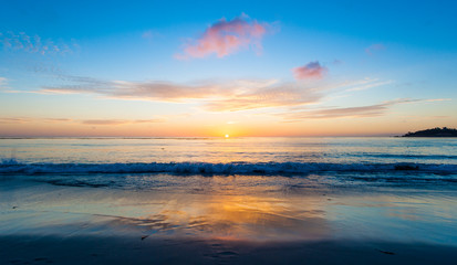 Fototapeta na wymiar Sunset on the sea front