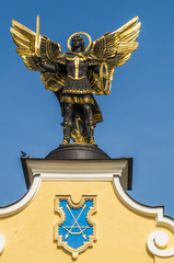 Obraz premium The figure Archangel Michael on the gate in Kiev