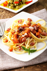 Bucatini all'amatriciana, with bacon, tomato and cheese