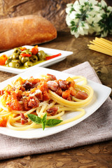 Bucatini all'amatriciana, with bacon, tomato and cheese