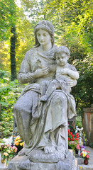 Obraz premium Old statue in Lychakiv Cemetery in Lviv, Ukraine