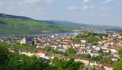 Naklejka premium Bingen am Rhein - Rüdesheim im Hintergrund