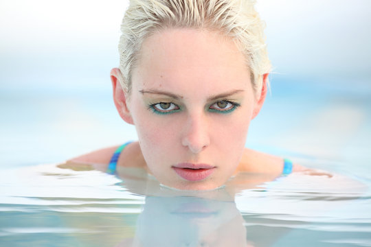 portrait beim schwimmen