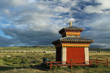 Fototapeta na wymiar Temple de campagne près de Kharkhorin