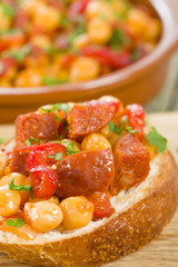 Garbanzos y Chorizo Tapas - Chickpeas and spicy sausage on bread