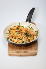 Fried shrimps with the garlic and the parsley