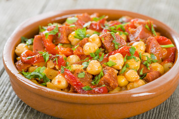 Garbanzos y Chorizo - Chickpeas, chorizo and red pepper tapas