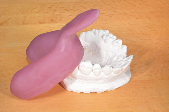 Zahnmedizin, individueller Abformlöffel mit Modell Stock Photo | Adobe Stock