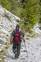 Escursionista in montagna