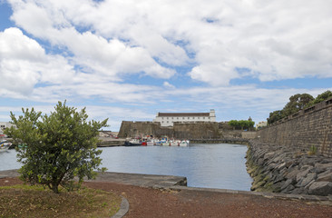 Fototapeta na wymiar Port Ponta Delgada na Azorach