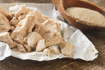 Fresh and dry yeast.