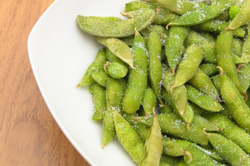 Pigeon pea boiled with salt in white dish on wooden table