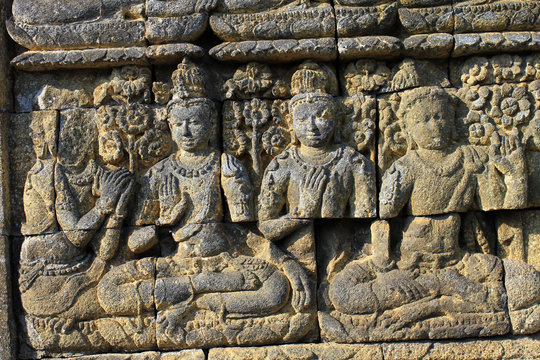 bas relief de bouddha