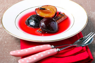 plums with cinnamon and cloves