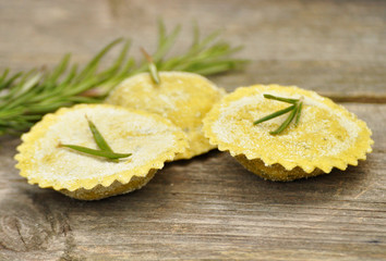 Frische Ravioli mit Rosmarin