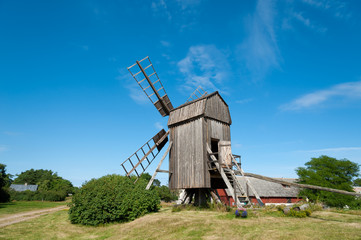 Fototapeta na wymiar Windmühle auf der Insel Öland, Schweden