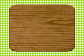 Holzbrettchen auf grün-weißer Tischdecke